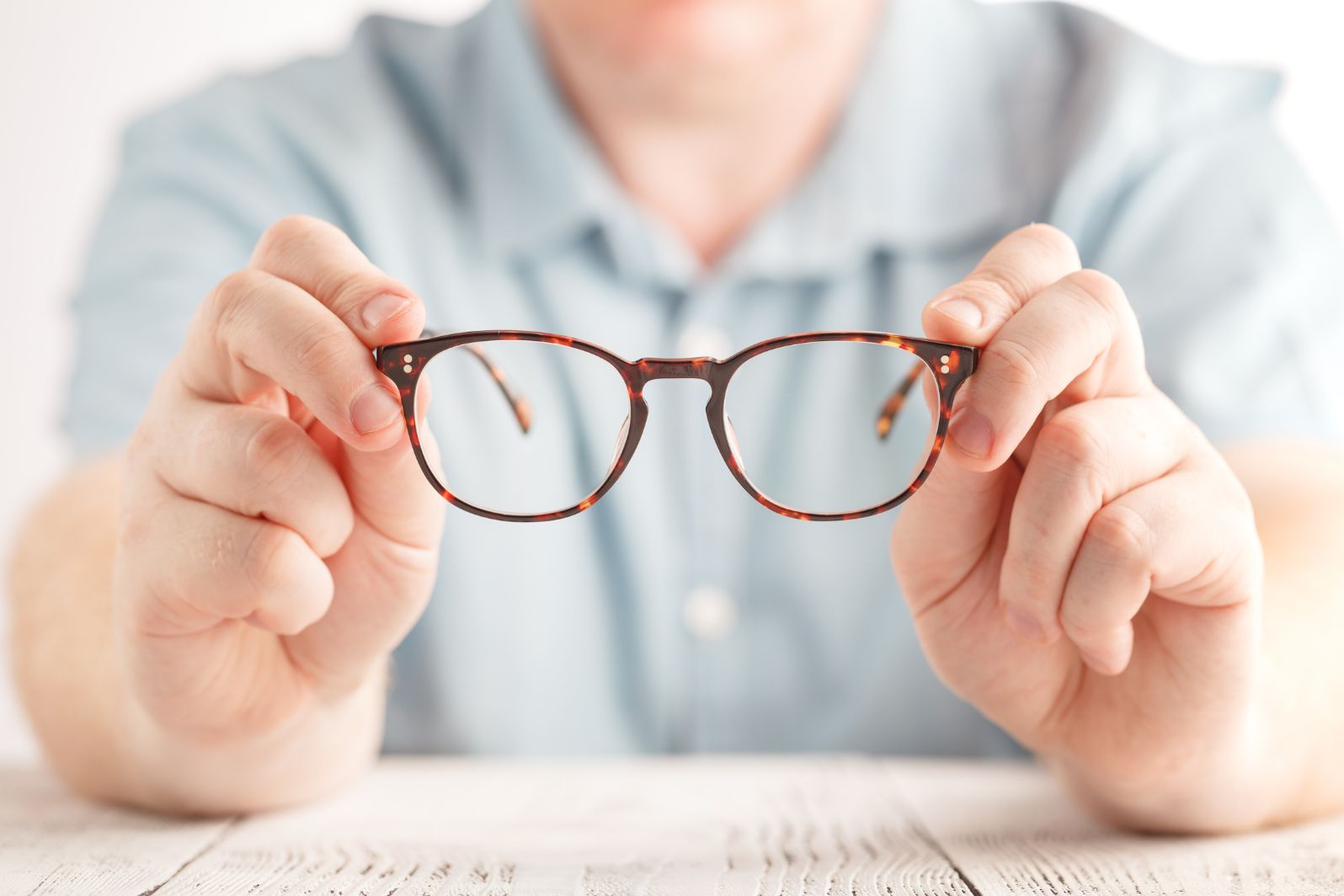 How to Choose the Perfect Wide Frame Glasses for Your Face Shape